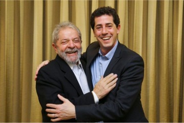 Foto de Wado de Pedro encabeza la comitiva del peronismo en Brasil para acompañar la elección