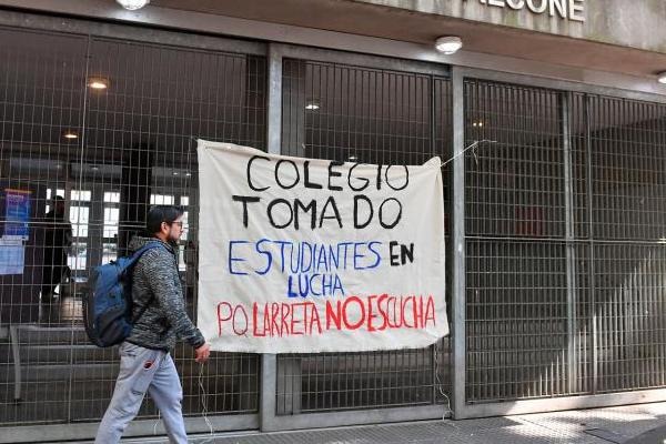 Toma de colegios estudiantes porteños realizan asambleas frente a la