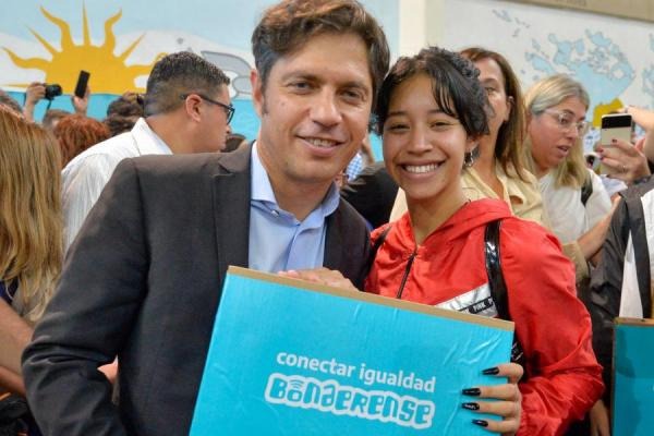 Axel Kicillof Entreg M S De Computadoras En Luj N Creo