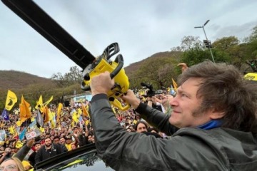 Foto de ¿Fenomeno barrial a la Grecia?: un medio inglés comparó las reformas de Milei con las de la “troika”