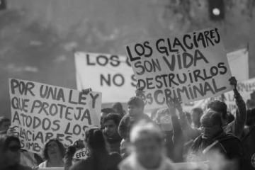 Foto de Advierten que Milei planea modificar la ley de glaciares para destrabar proyectos mineros