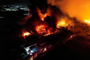 Foto de Incendio en Ezeiza: El Gobierno bonaerense informó que "están fuera de peligro las personas atendidas"