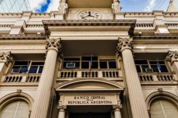 Foto de Más intervención: el Banco Central ató las bandas de flotación del dólar a la inflación desde 2026