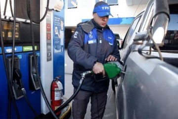 Foto de YPF confirmó una baja de 2% en el precio del combustible en un contexto de creciente alza de los montos en surtidor