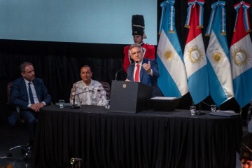 Llaryora inauguró las sesiones provinciales y le pegó a Milei:Tenemos una responsabilidad histórica cuando algunos quieren sembrar el odio