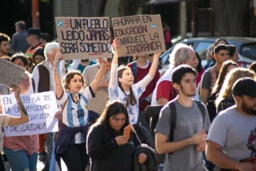 Gremios universitarios convocan a un paro de 48 horas contra el ajuste  libertario