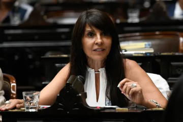 Foto de Lorena Villaverde, cada vez más complicada: la Justicia ordenó embargarla por más de $31 millones