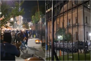 Foto de Tensión en Jujuy: la protesta policial frente a la Casa de Gobierno terminó con disturbios