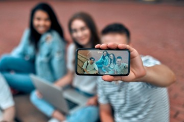 Foto de El Senado francés avanza con un proyecto para prohibir redes sociales a menores de 15 años