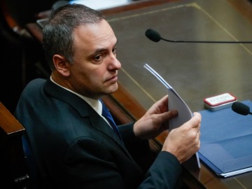 Foto de En medio de los escándalos de corrupción, ocho de cada 10 argentinos creen que Adorni debe renunciar o al menos apartarse