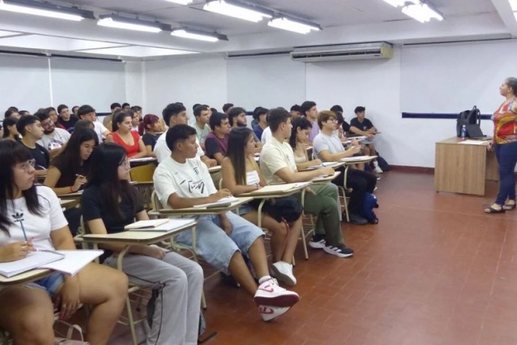 Becas educativas Santa Fe 2026: cómo anotarse y quiénes pueden cobrar $100.000