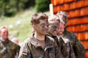 Foto de Alemania evalúa reforzar la reserva militar y analiza volver al servicio obligatorio