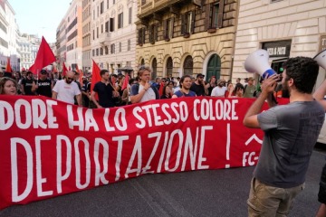 Foto de Migración en Italia: miles marcharon en Roma en protestas enfrentadas