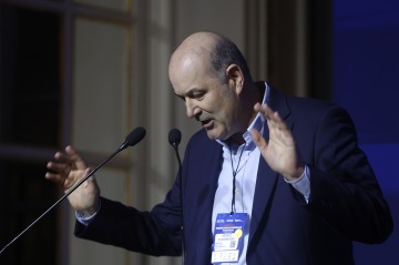 Foto de El insólito plan de Sturzenegger que congeló el puerto: promesa de "cobertura total" con 6 marinos para 185 barcos