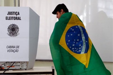 Foto de Brasil ya vota: Lula y Flávio Bolsonaro se enfrentan en una elección presidencial abierta