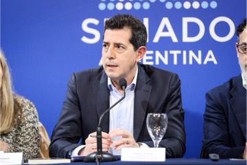 Foto de Wado de Pedro: "Los entornos digitales están dañando la salud y el desarrollo de los niños"