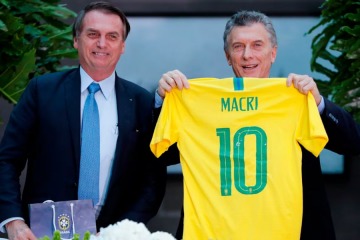 Foto de Mauricio Macri respaldó a Flávio Bolsonaro para la segunda vuelta en Brasil