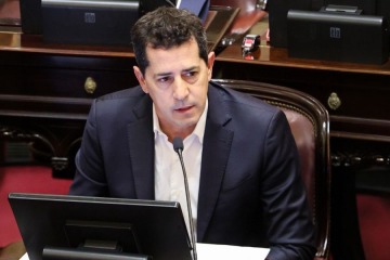 Foto de Wado de Pedro: “Las medidas de Milei responden a intereses ajenos”