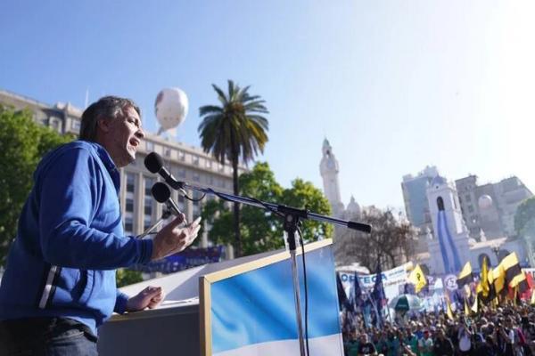 Máximo Kirchner a la CGT en el Día de la Lealtad: El desafío por delante no es ver quién tiene lugar en las listas