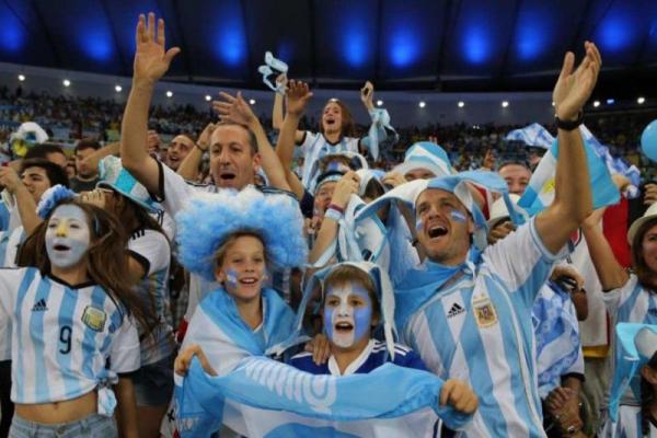 Mundial Qatar 2022: creció en un 25% la venta de cotillón para alentar a la Selección Argentina