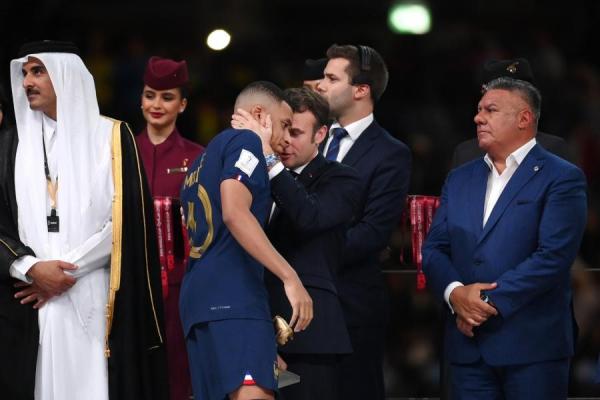Crecen las críticas a Macron por el costo de sus viajes a Qatar y su actitud "ridícula" con Mbappé en la final del Mundial