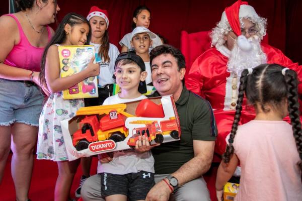 Fernando Espinoza: En La Matanza más de 200 mil niñas y niños ya recibieron sus regalos de Navidad