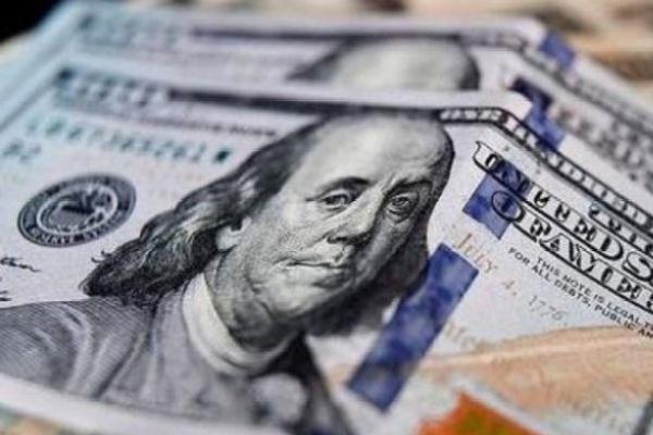 El dólar blue arrancó la semana a 377 pesos