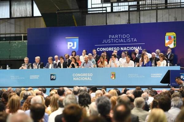 Sin Cristina candidata, el Congreso del PJ no arrojó definiciones electorales y prepara la inscripción de alianzas
