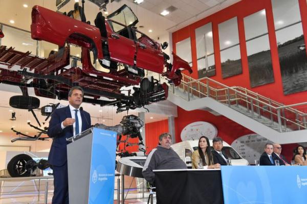 Massa anunció un régimen automotriz que busca impulsar la producción de nuevos modelos en Argentina