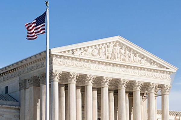 La congresista Ocasio-Cortez denunció que Paul Singer habría coimeado a miembros de la Corte Suprema de EEUU