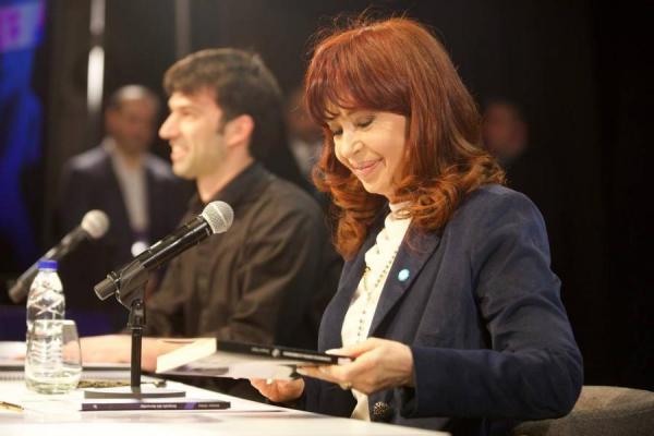 Cristina Kirchner resforzó su apoyo a Massa y apuntó contra "la casta de economistas"