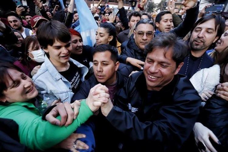 Kicillof encabeza una caravana peronista desde Berisso hasta La