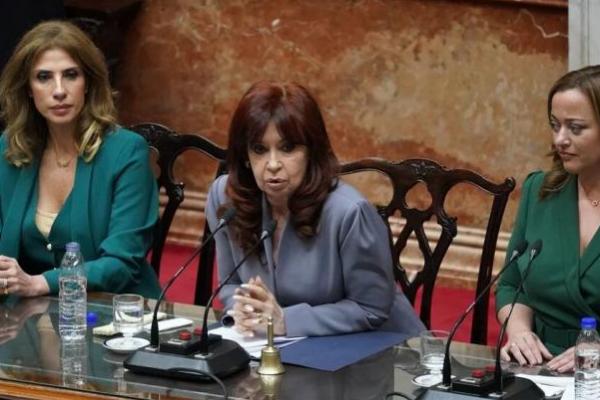Cristina Kirchner proclamó las fórmulas para el balotaje con Milei y Massa en el recinto