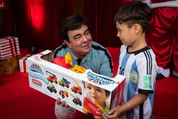 Espinoza: Papá Noel llegó a La Matanza para ver la felicidad de nuestras niñas y niños