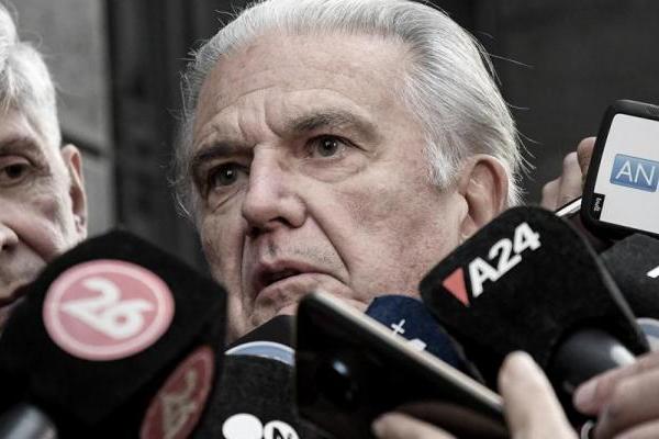 Casella fustigó a De Loredo y recalcó: "El radicalismo no coincide con las privatizaciones"