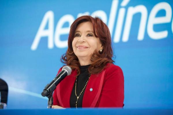 Cristina Kirchner afirmó que en su gestión se quitó el beneficio de millas a funcionarios