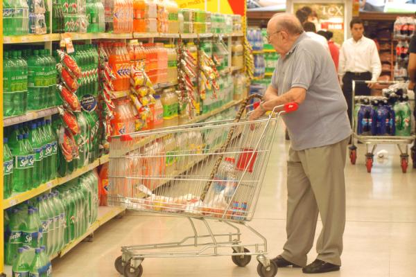 Recesión total: se desploma el consumo interanual e intermensual en supermercados, mayoristas y shoppings