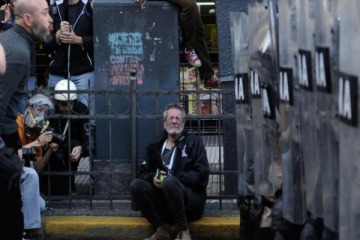 La Policía reprimió nuevamente a jubilados que protestaban en el Congreso contra el veto de Milei