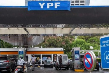 Sube la nafta y sube la deuda: YPF colocó bonos por us$ 500 millones para extender plazos