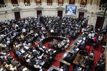 Diputados: la oposición logró el quorum y se debate el veto al aumento jubilatorio de Milei en medio de protestas