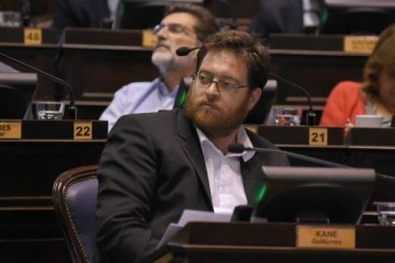 Para Kane, los diputados radicales "carecen de principios" porque "una semana votan una cosa y luego se contradicen"