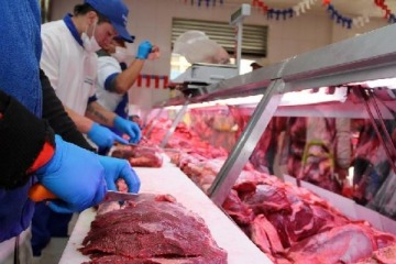 En los primeros ocho meses del año, la producción y el consumo de carne registraron fuertes bajas respecto a 2023