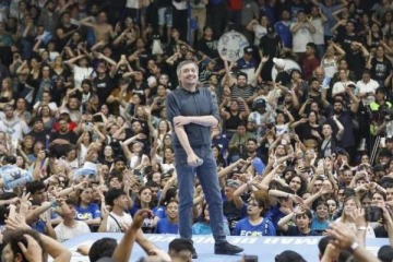 "Si un pueblo vive de manera indigna, no hay país", dijo Maximo Kirchner en el acto del estadio Atenas de La Plata