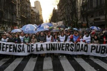 Docentes rechazaron el aumento del Gobierno por "insuficiente" y se tensa más el conflicto con las universidades