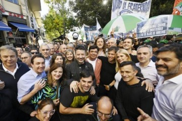 Con presencia de todos los sectores, el peronismo se une y suma fuerza a la marcha universitaria