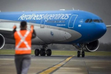 Pilotos denuncian que el intento de privatizar Aerolíneas Argentinas busca "estigmatizar al trabajador"