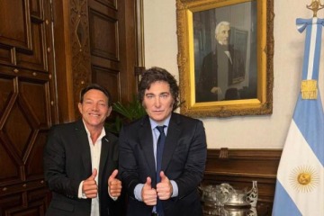 Milei y su agenda laboral durante la marcha universitaria: conoció a Jordan Belfort, el estafador en quien se inspiró "El Lobo de Wall Street"