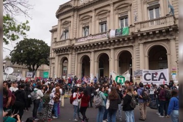 Continúa el estado de alerta y lucha: Ahora el Gobierno asegura que el Bonaparte no cerrará pero será "reestructurado"