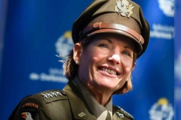 La comandante de Estados Unidos Laura Richardson advirtió que la democracia está bajo ataque