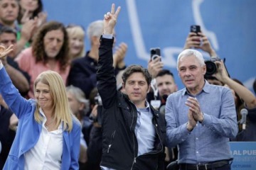 Kicillof llamó a la oposición a convertirse en "alternativa", elogió a Cristina y descartó "internas"